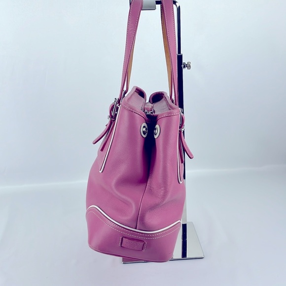 Coach Hamptons Lilac and White Leather Hand Bag M3Q-9605 Zip Closure Purse - Picture 4 of 16